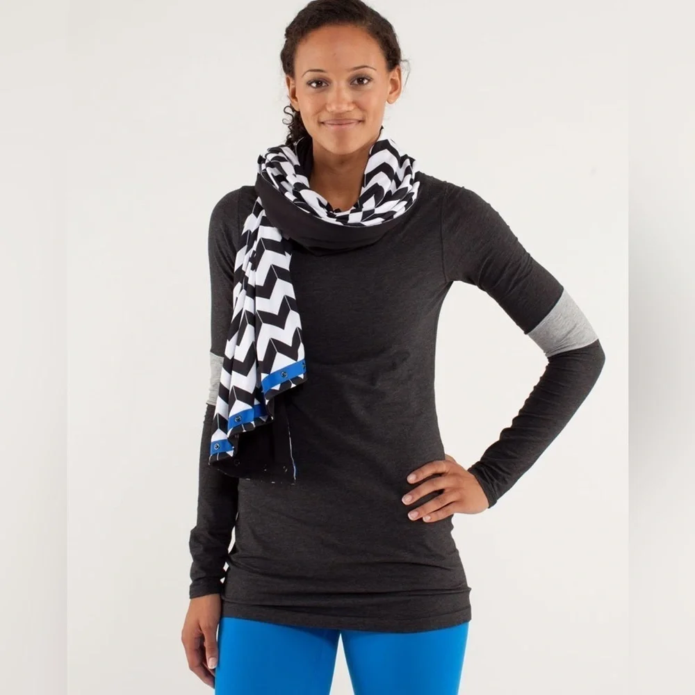Lululemon Vinyasa Scarf Luon Light Arrow Chevron White Black Snap Button EUC OS